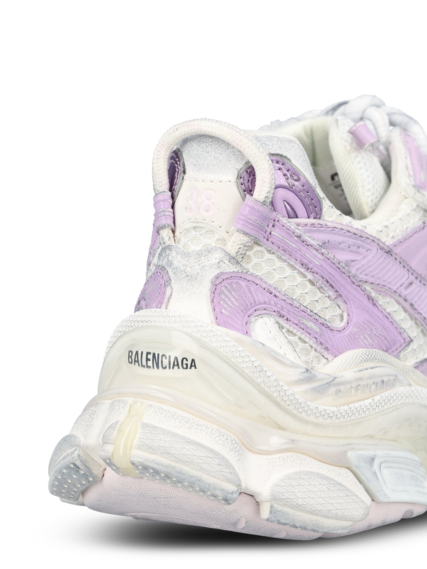 Sneakers realizzate in nylon e mesh.
