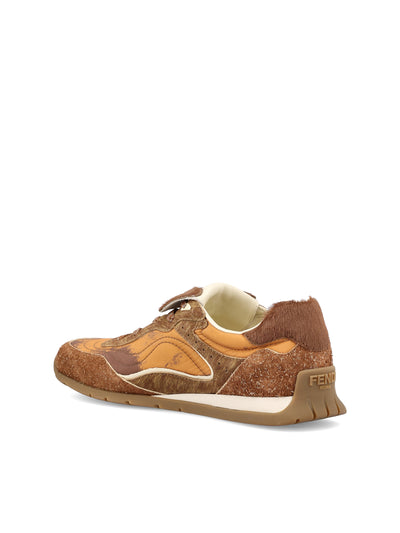 Sneakers realizzate in tessuto e pelle di vitello. 8E8820 AYC9F1TY7 FENDI
