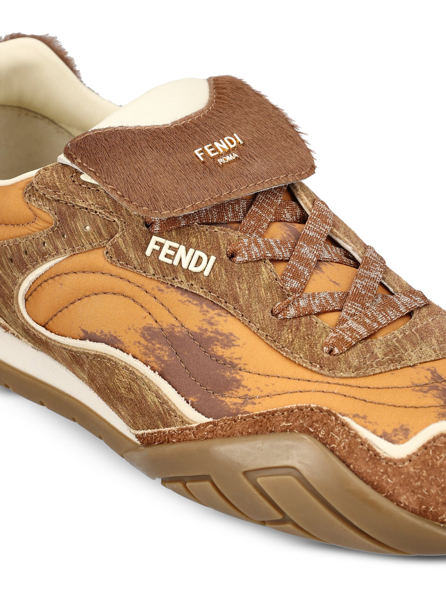 Sneakers realizzate in tessuto e pelle di vitello. 8E8820 AYC9F1TY7 FENDI