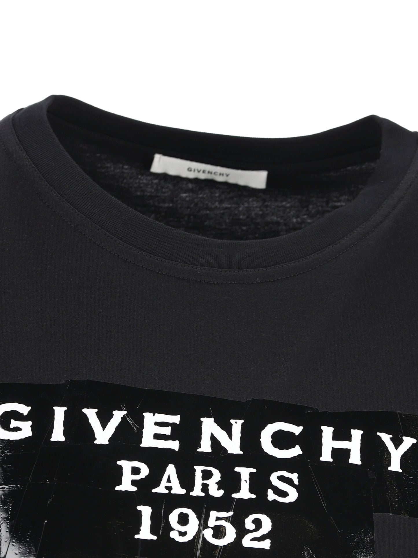 T-Shirt realizzata in cotone. BW70FJP78U 001 GIVENCHY