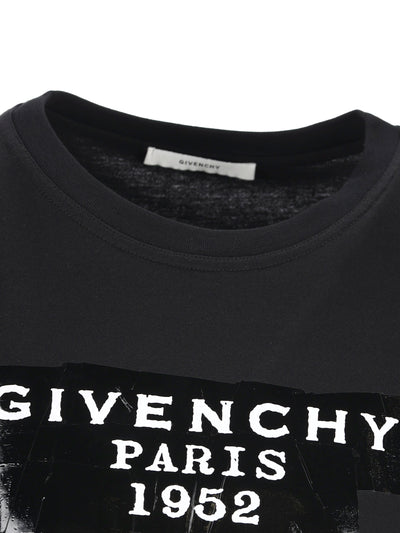 T-Shirt realizzata in cotone. BW70FJP78U 001 GIVENCHY