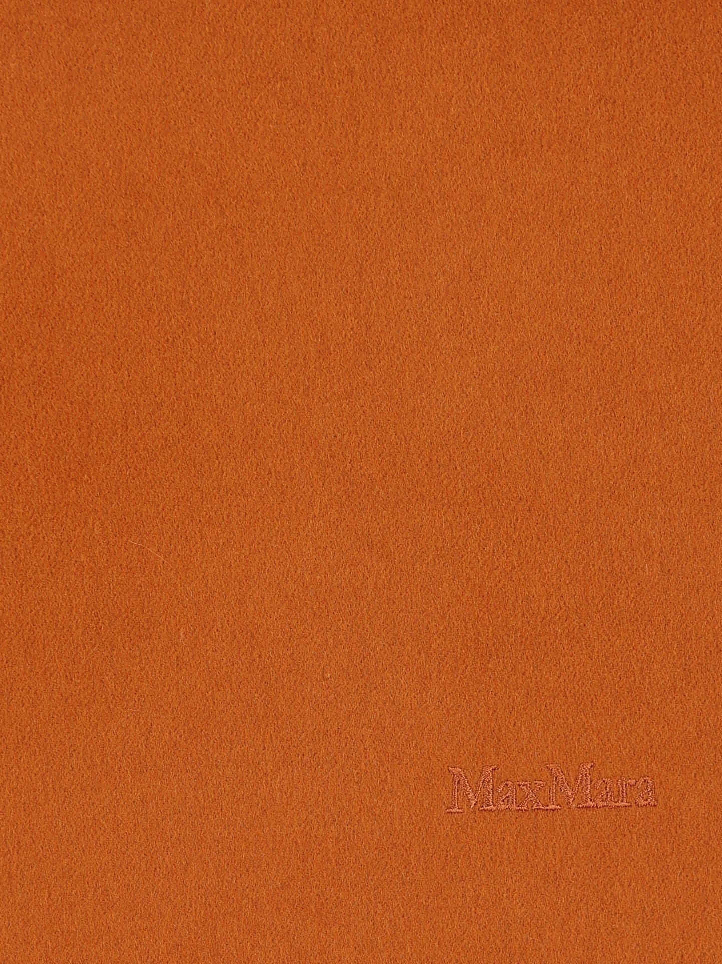 Sciarpa realizzata in cashmere. 2524546332600 042 MAX MARA