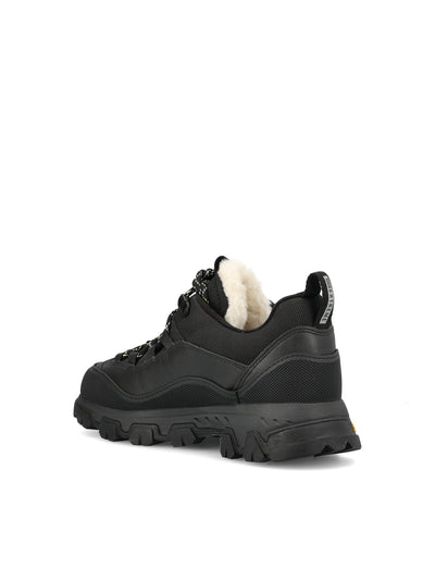 Sneakers realizzate in pelle impermeabile. 1171434 BLK UGG