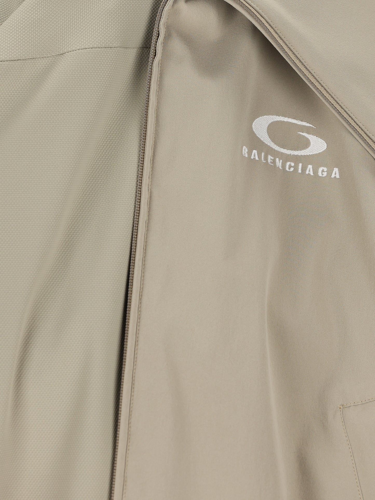 Giacca realizzata in poliestere. 857673 TRO319577 BALENCIAGA