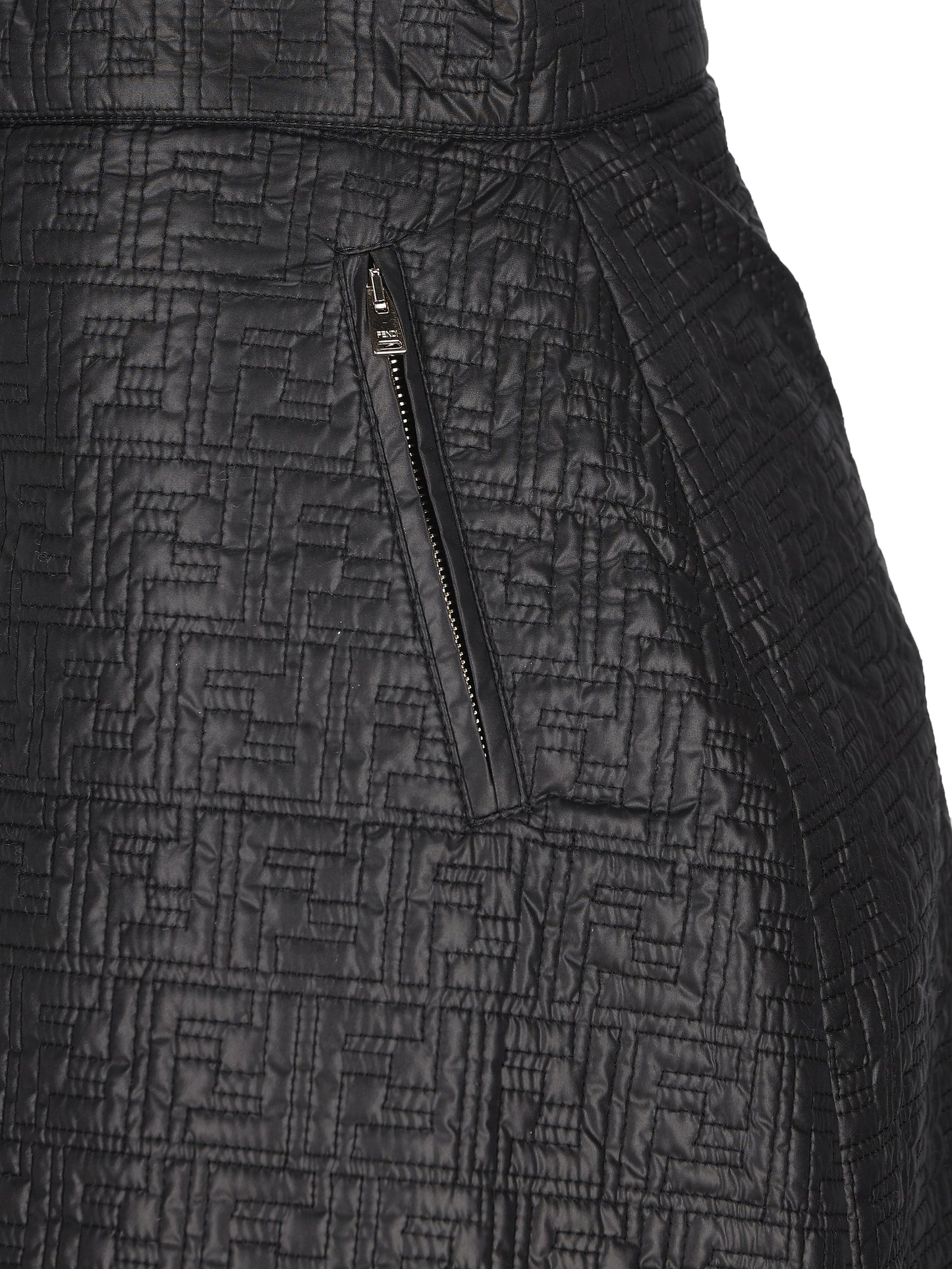 Gonna realizzata in nylon trapuntato. FAB407 AT9CF0GME FENDI