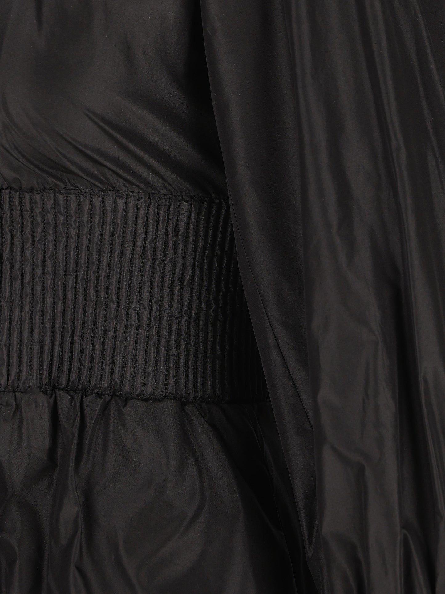 Abito realizzato in seta. FDD511 AW7CF0GME FENDI