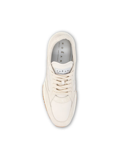 Sneakers realizzate in pelle scamosciata. HXW7130GC60UIT B013 HOGAN