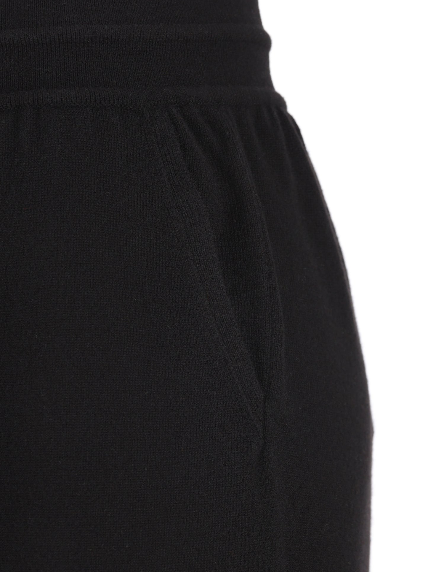 Pantaloni realizzati in baby cashmere. FAP0177 8000 LORO PIANA
