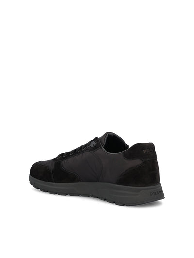 Sneakers in re-nylon e pelle scamosciata. 2EE436 D7CF0002 PRADA
