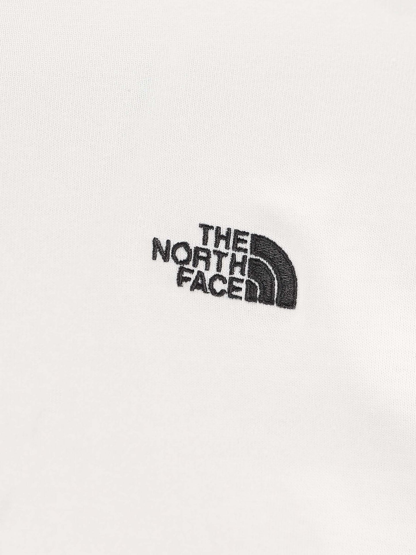 T-Shirt realizzata in cotone. NF0A8EVW FN41 THE NORTH FACE