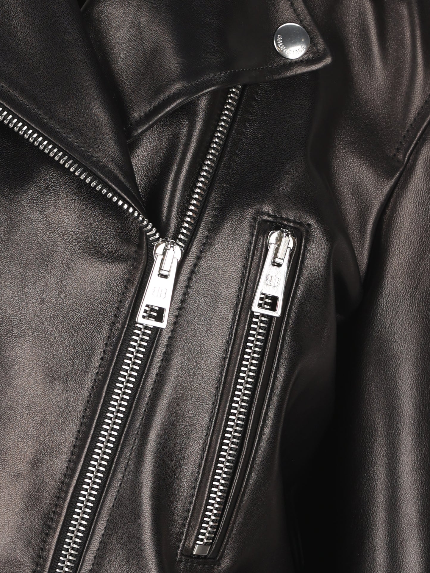 Giacca realizzata in pelle. A002FO TUS111000 BALENCIAGA