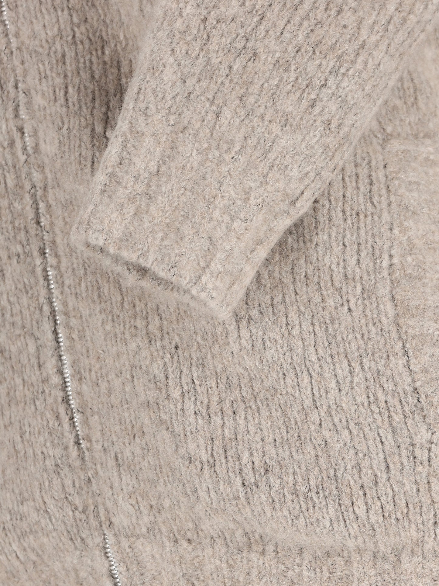 Cardigan realizzato in cashmere e seta. MET302116 C9770 BRUNELLO CUCINELLI