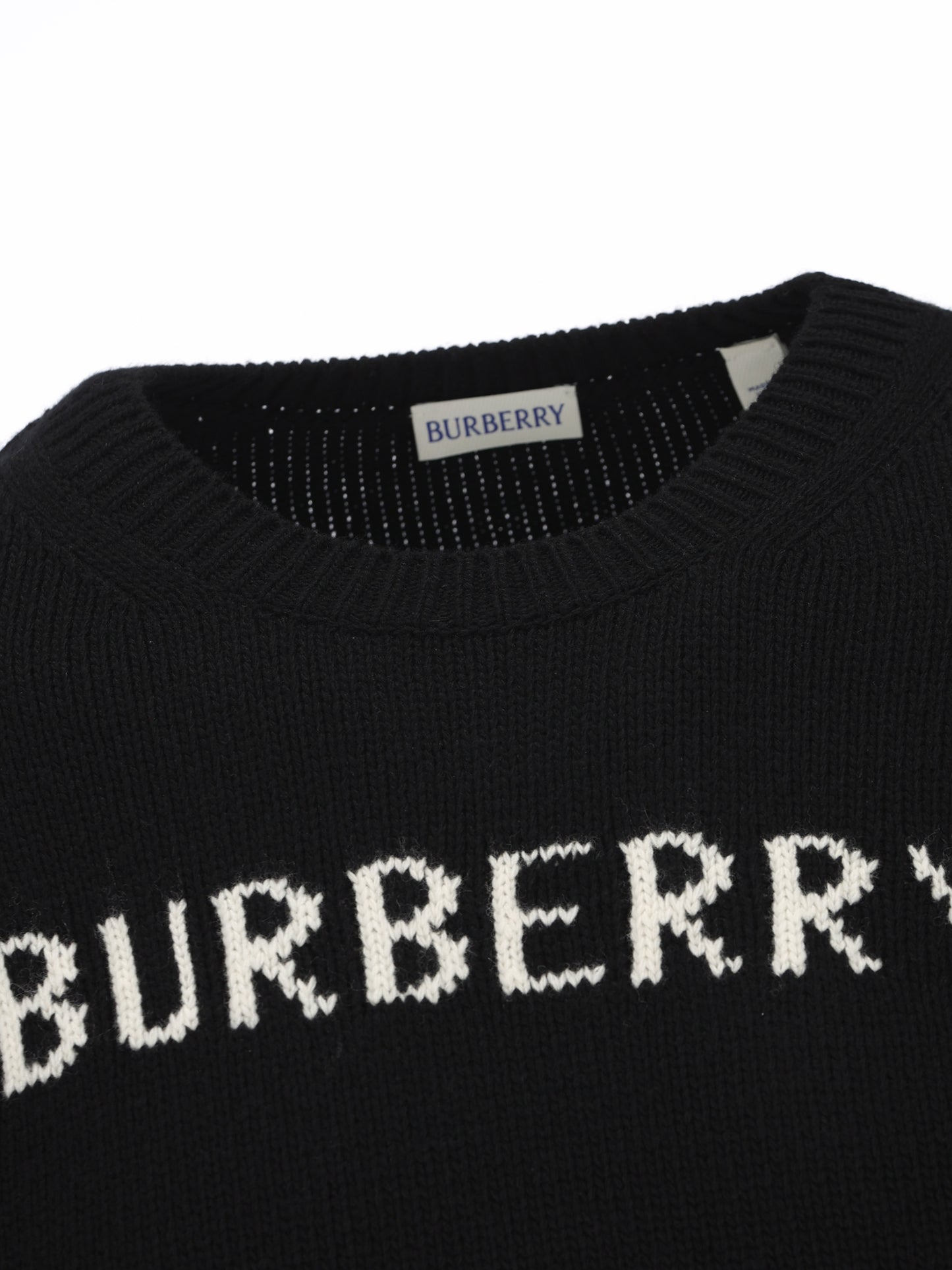 Maglia realizzata in lana e cashmere. 8101952 A1189 BURBERRY
