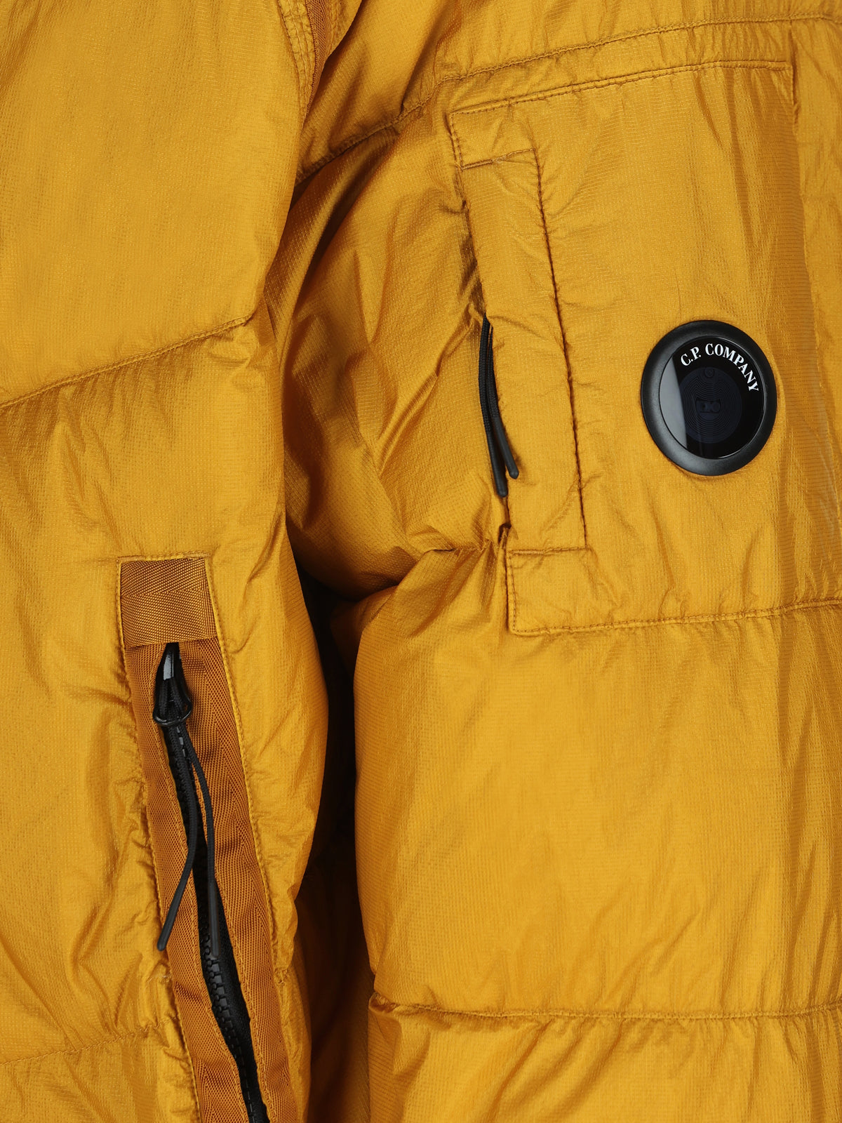 Piumino realizzato in nylon. 21CMOW210A 110655G232 C.P COMPANY