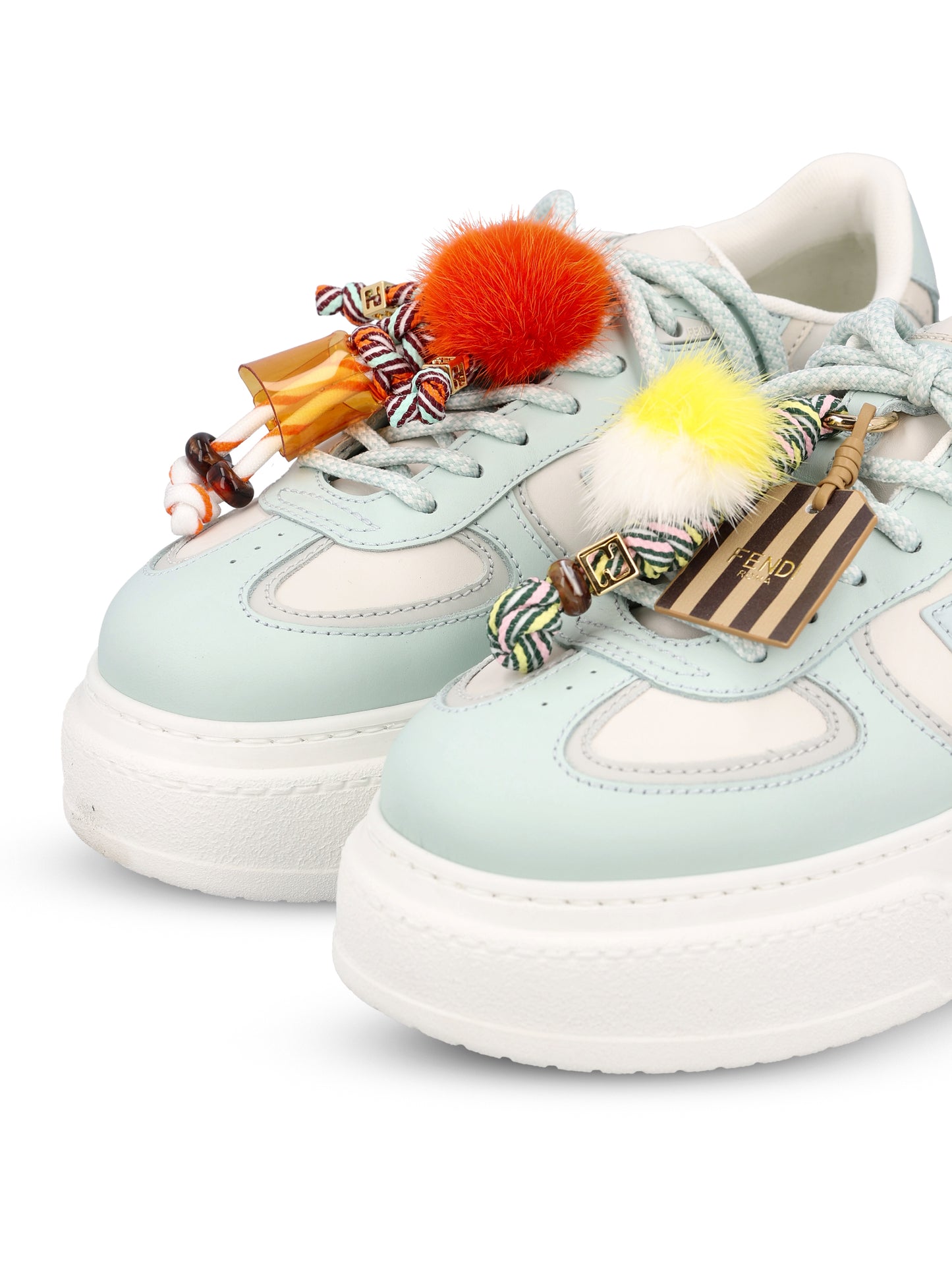 Sneakers realizzate in pelle di vitello. 8E8721 B181F1XHL FENDI