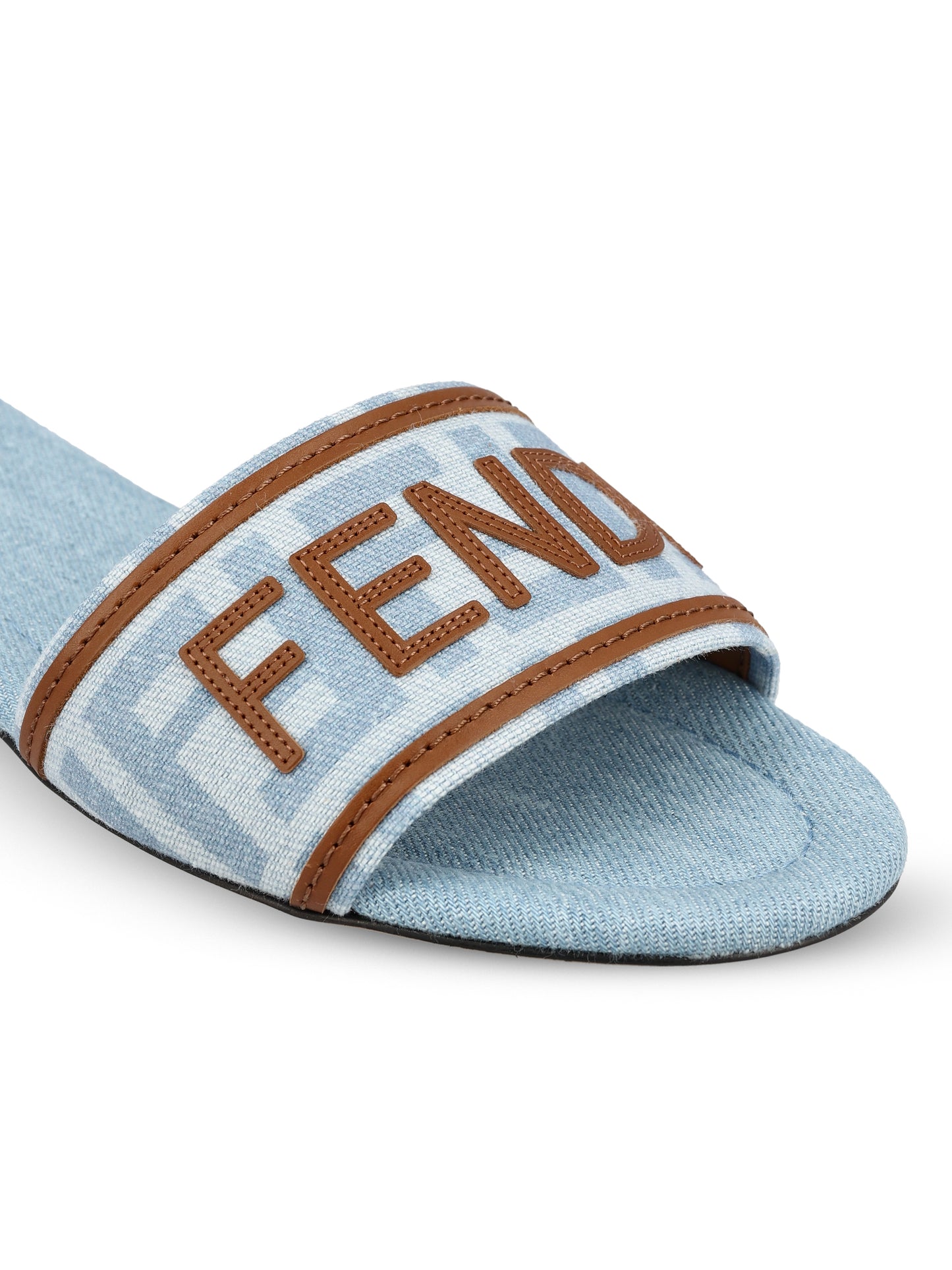 Slide realizzate in poliammide. 8R8092 AY2ZF1XIA FENDI