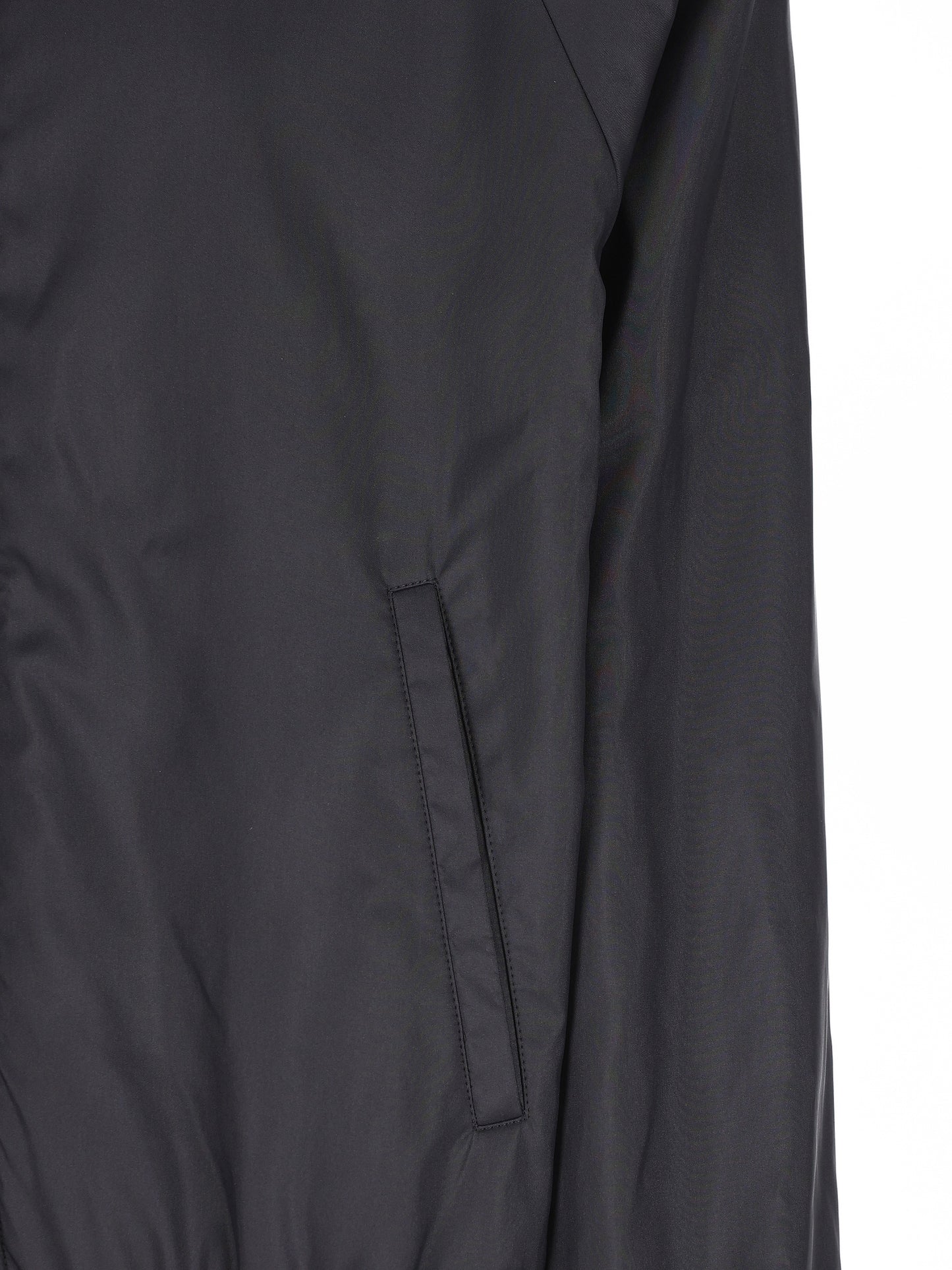 Giacca realizzata in nylon. A003KU ZAVJT1000 GUCCI