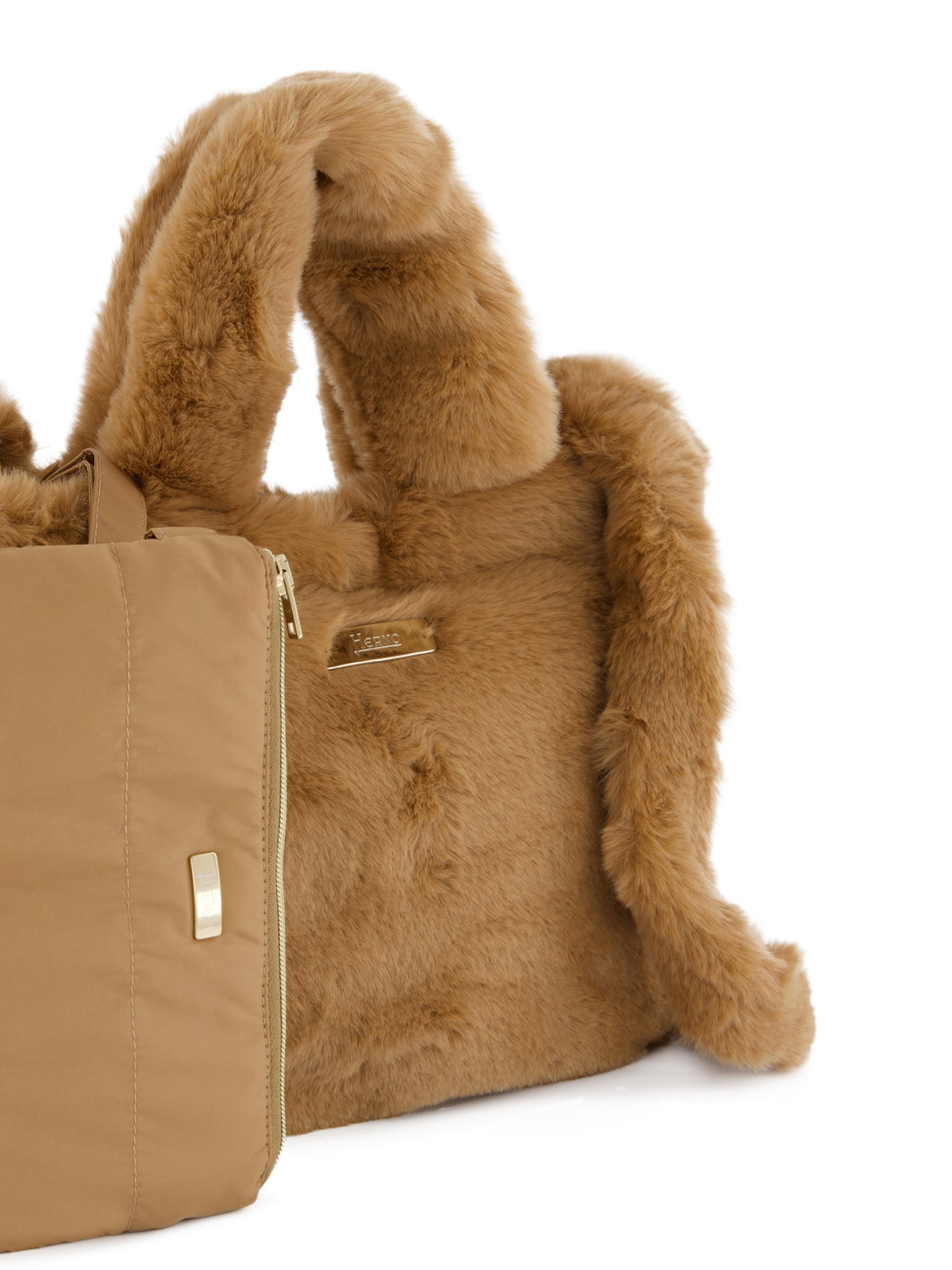 Borsa realizzata in pelliccia sintetica. BAG00012D 124222157 HERNO
