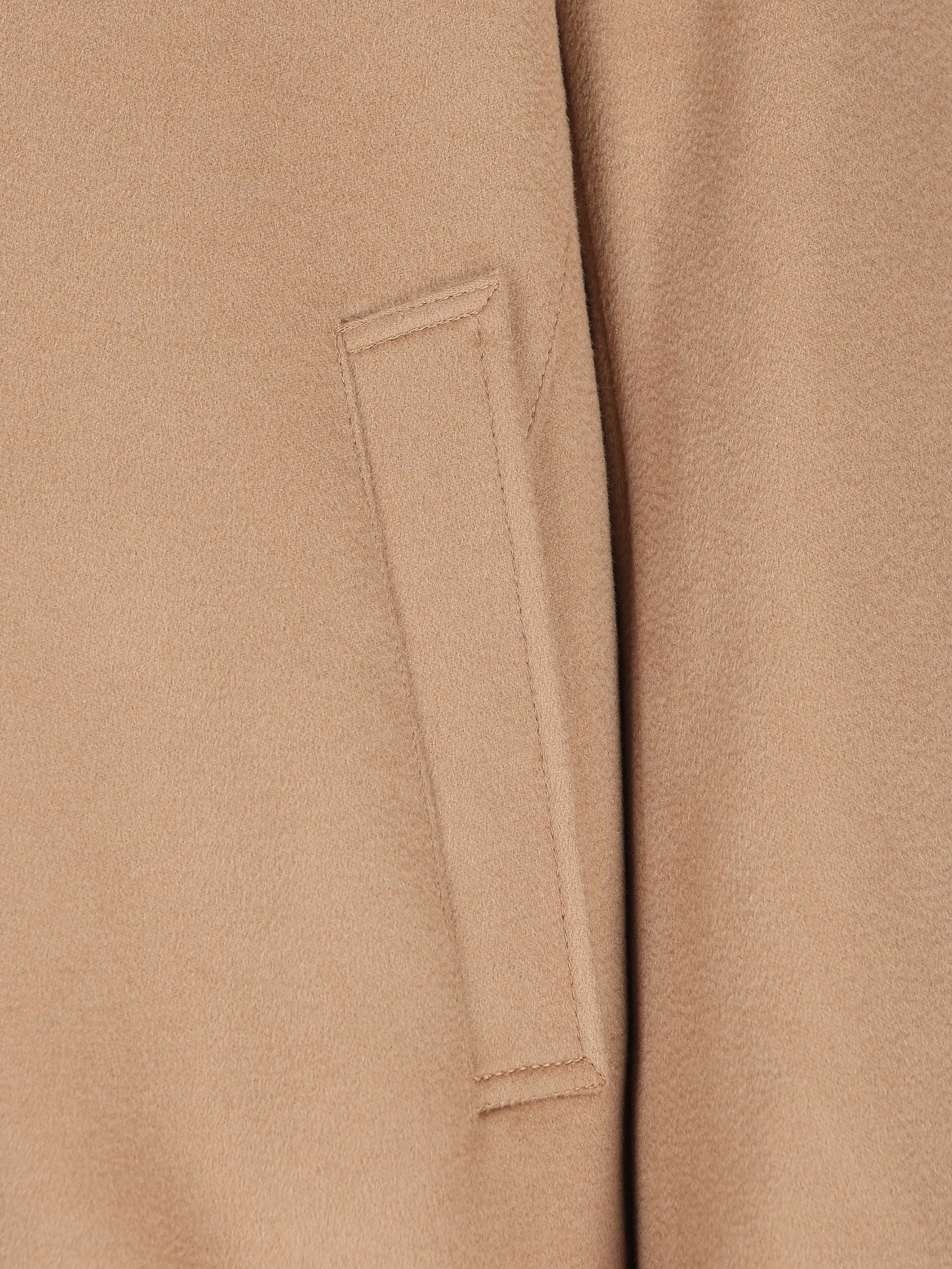 Giacca realizzata in cashmere. GC000124U 381262159 HERNO
