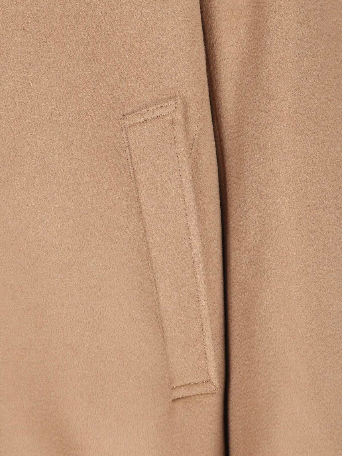 Giacca realizzata in cashmere. GC000124U 381262159 HERNO