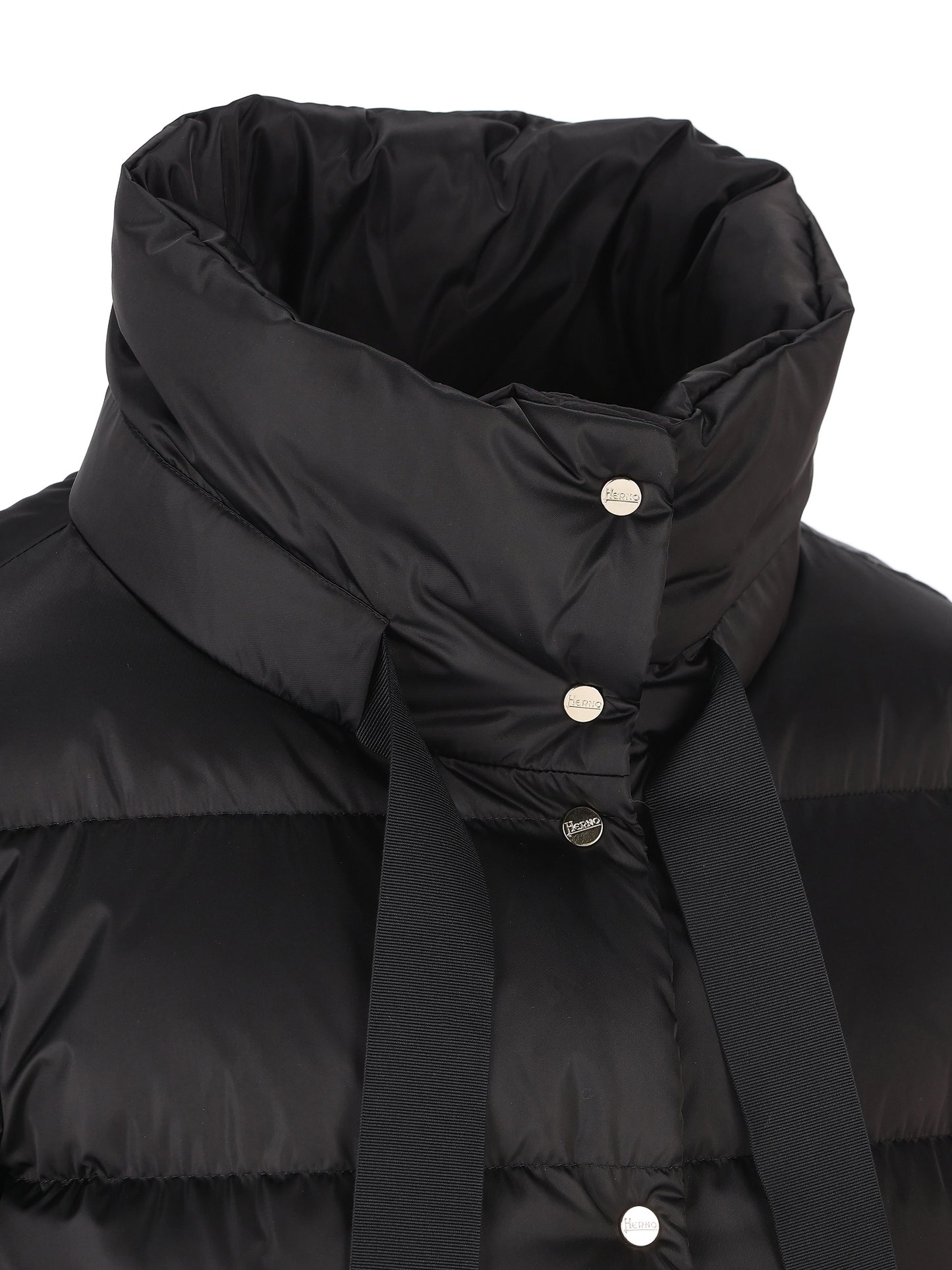 Piumino corto in raso. PI001936D 12170Z9300 HERNO