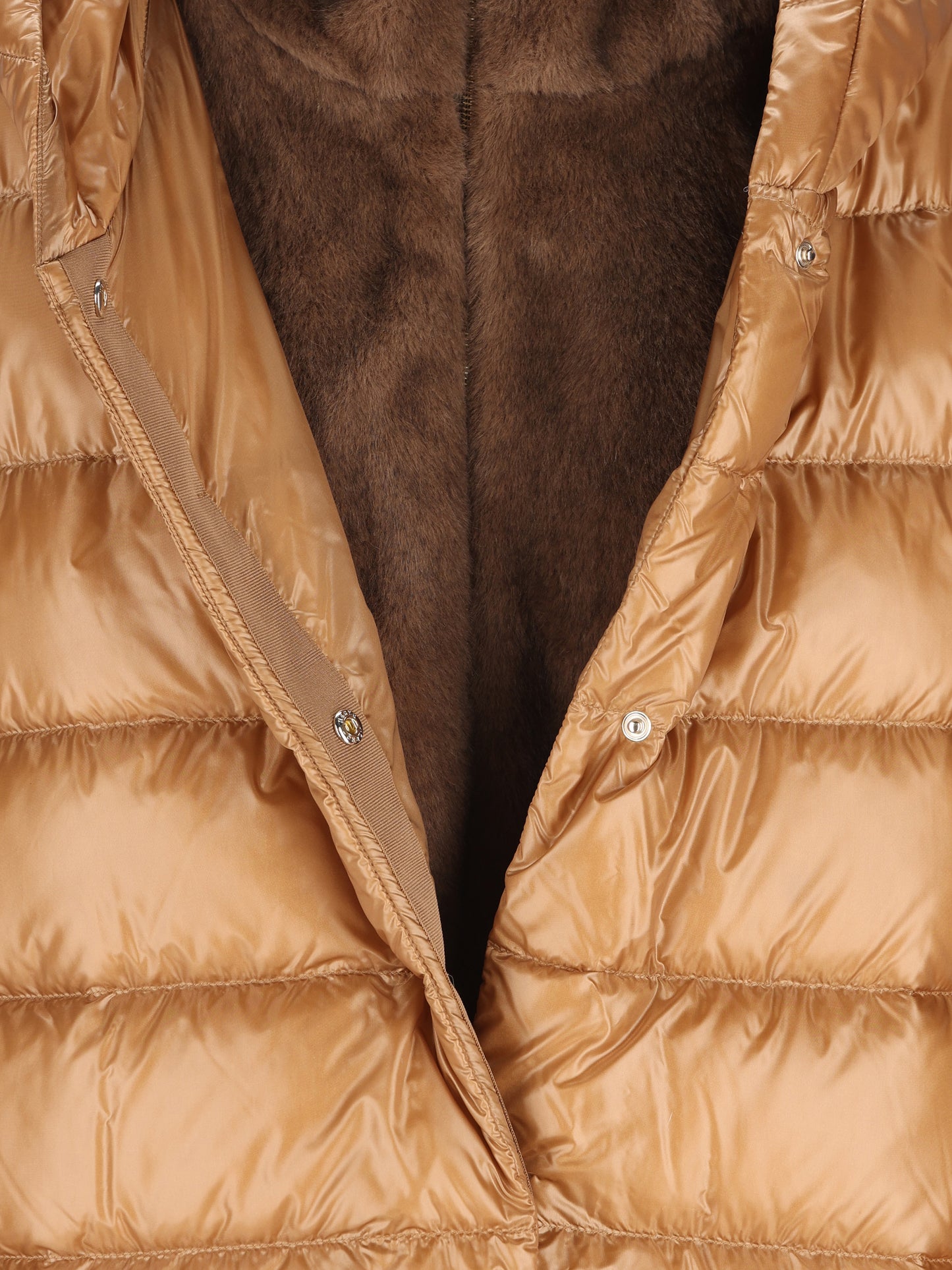 Giacca realizzata in poliammide. PI002312D 12017Z2157 HERNO