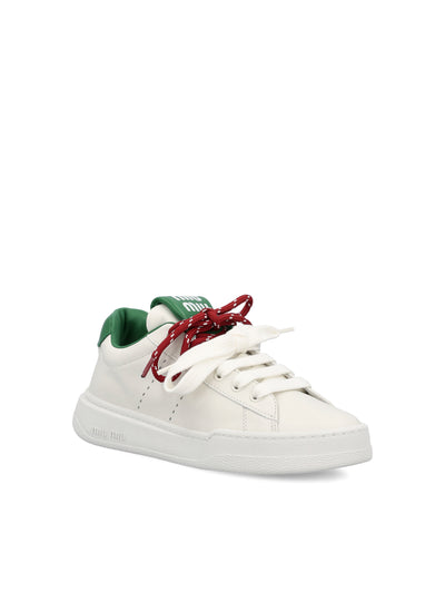Sneakers realizzate in pelle di vitello. 5E387E 3L48F0A8Z MIU MIU