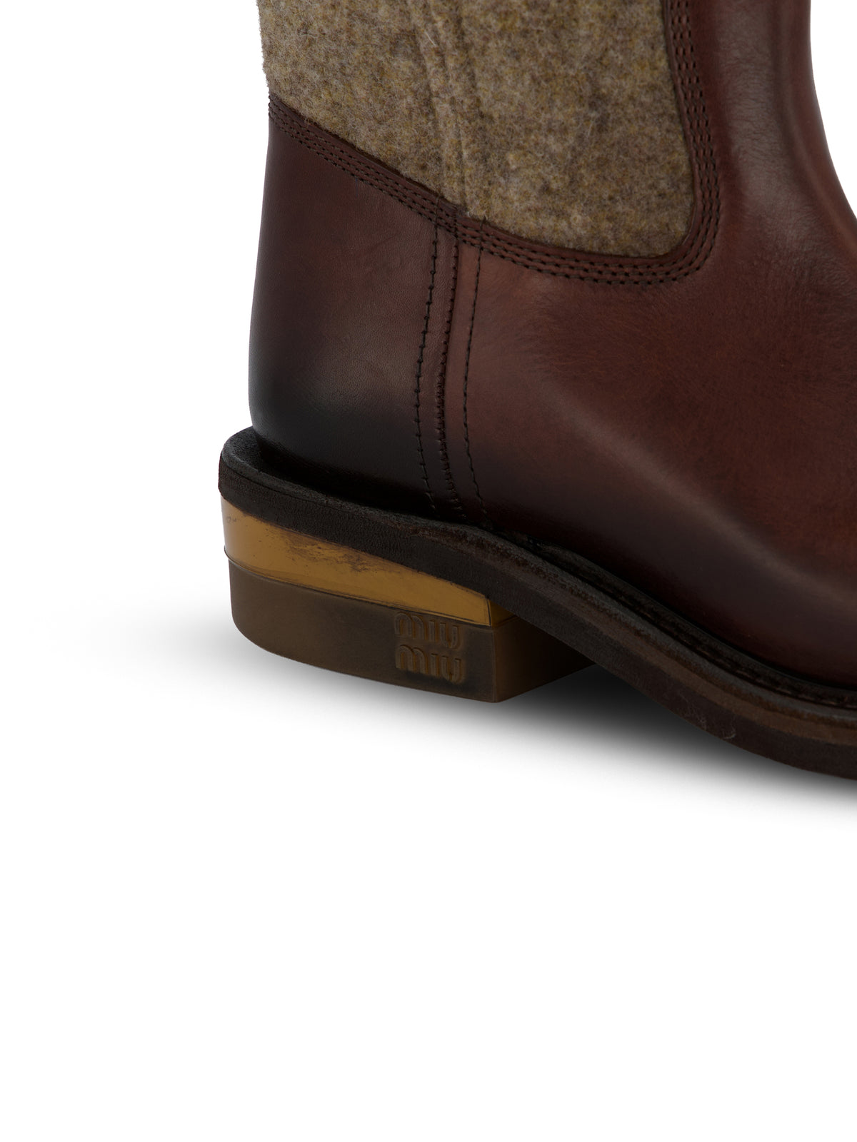 Stivali realizzati in pelle e tessuto. 5U744E 3ZQ6F05OZ MIU MIU