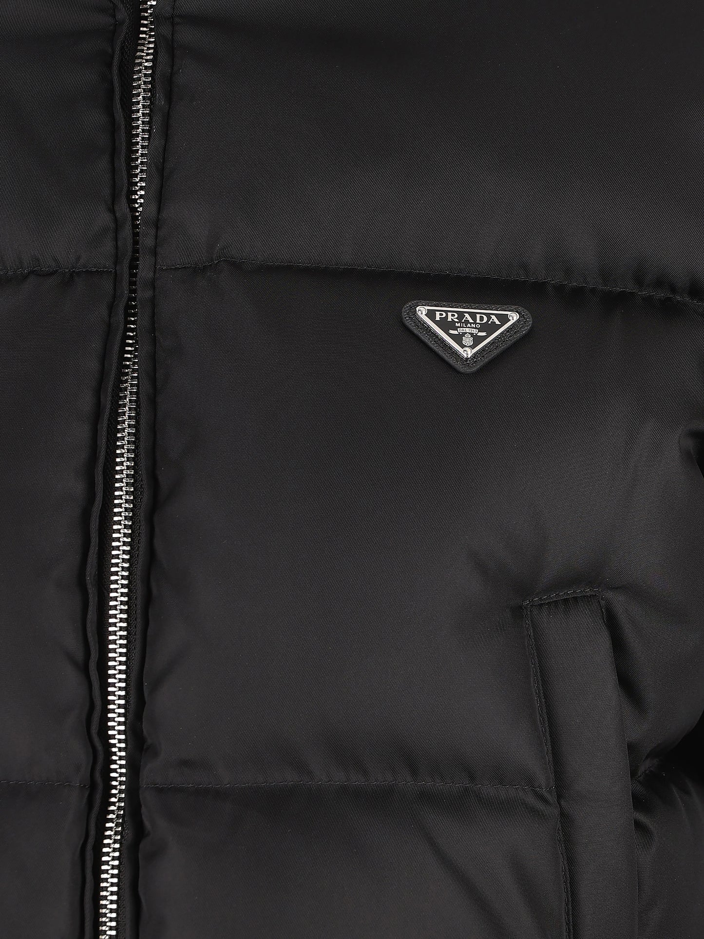 Piumino realizzato in poliammide. 29D056 1WQ8F0002 PRADA