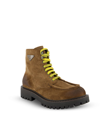 Stivaletti realizzati in pelle scamosciata. 2TE214 0B2F0E2Q PRADA