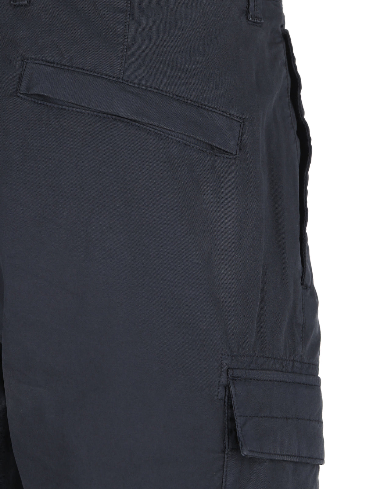 Pantalone realizzato in cotone. 3100032 S0A10V0020 STONE ISLAND