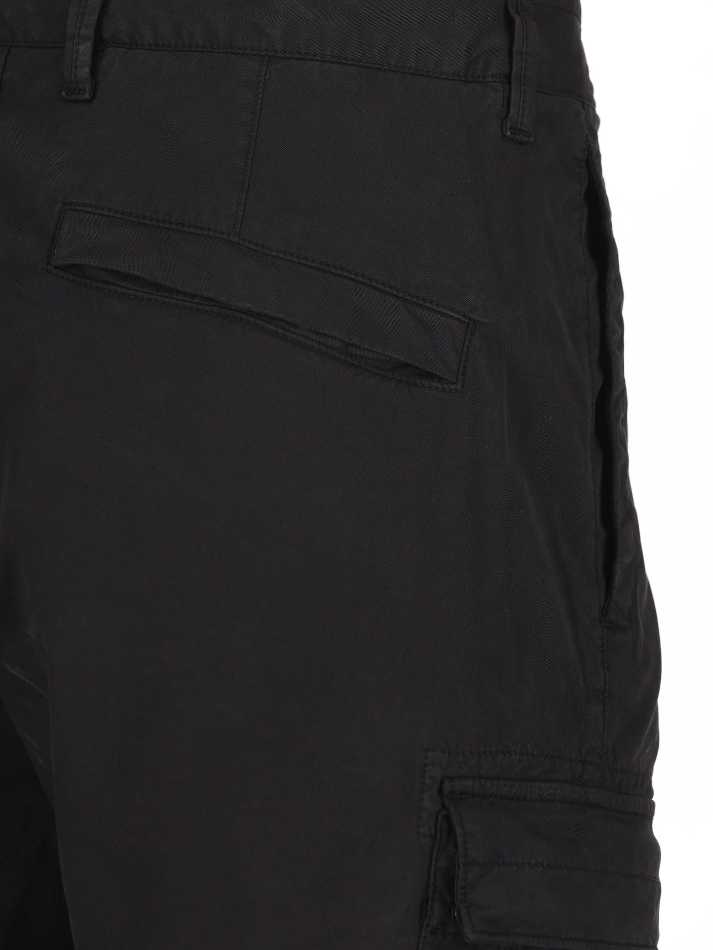 Pantalone realizzato in cotone. 3100032 S0A10V0029 STONE ISLAND