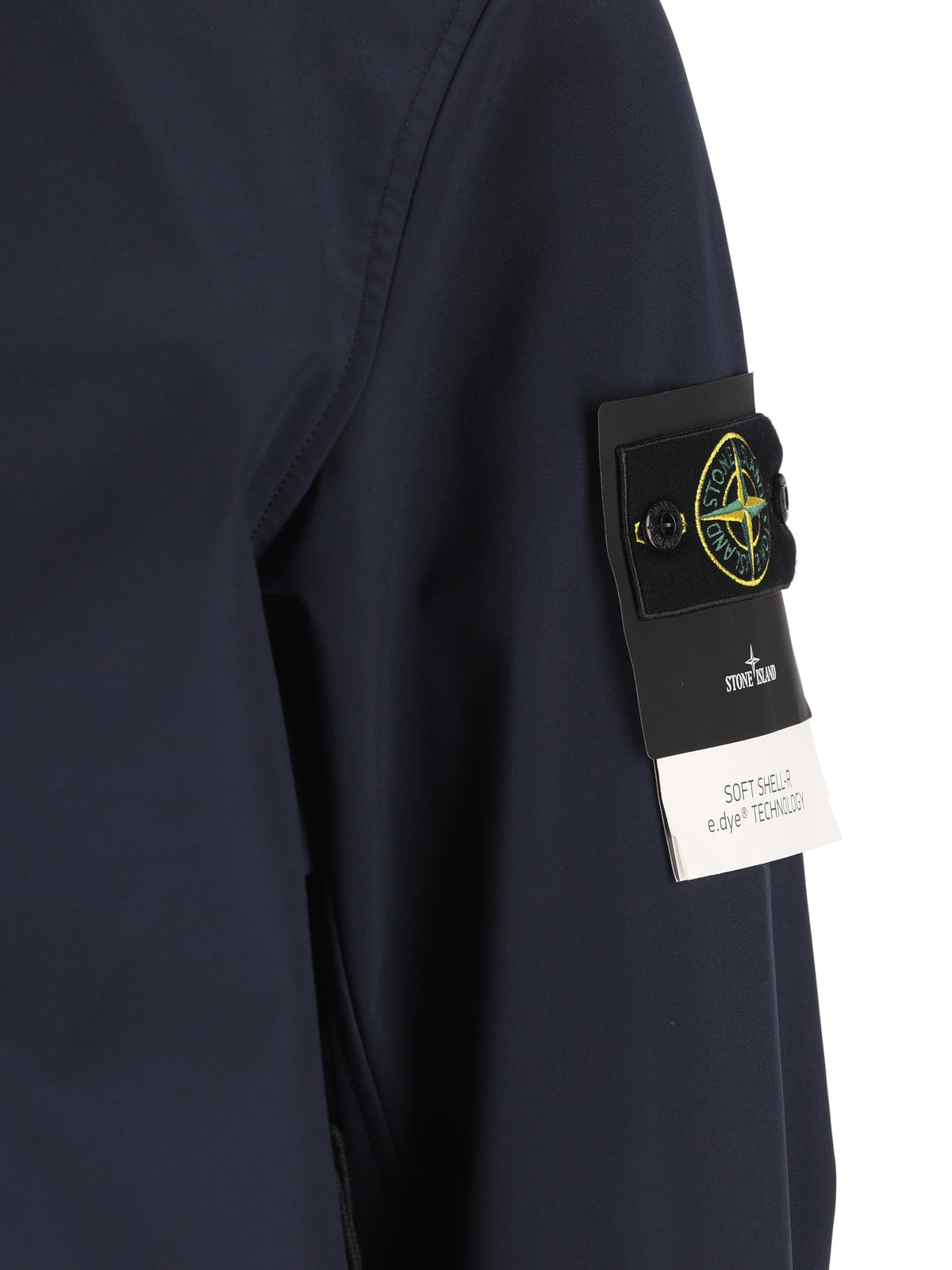 Giacca realizzata in materiale tecnico. Q100004 S0B22V0020 STONE ISLAND