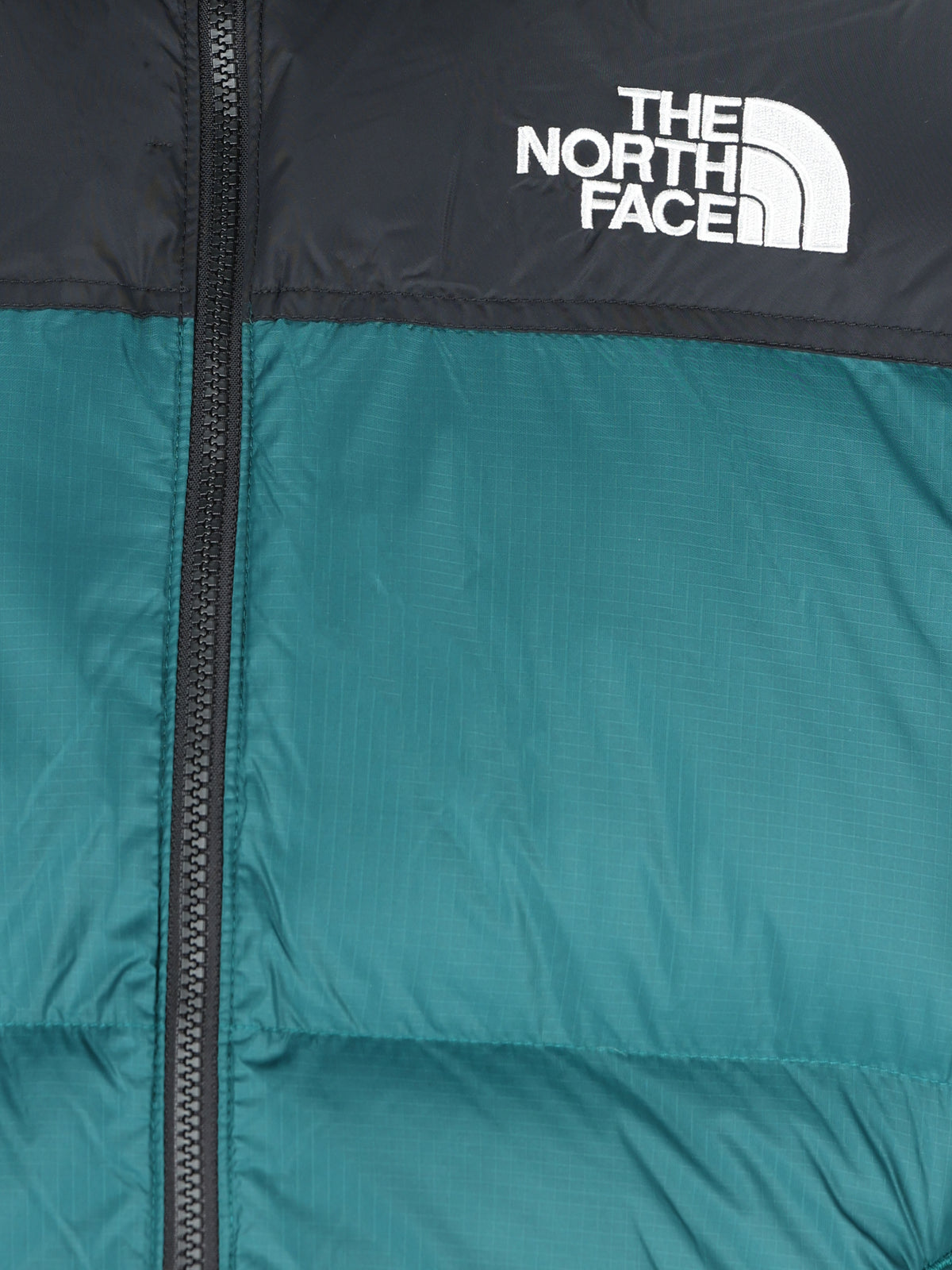 Giacca realizzata in nylon. NF0A3C8D S7K1 THE NORTH FACE