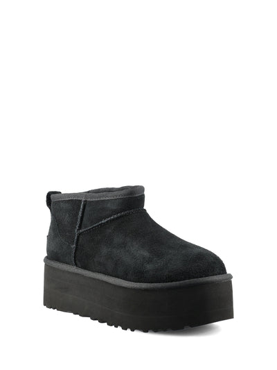 Stivali in camoscio. 1135092 BLK UGG