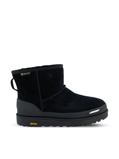 Stivali realizzati in camoscio. 1180196 BLK UGG