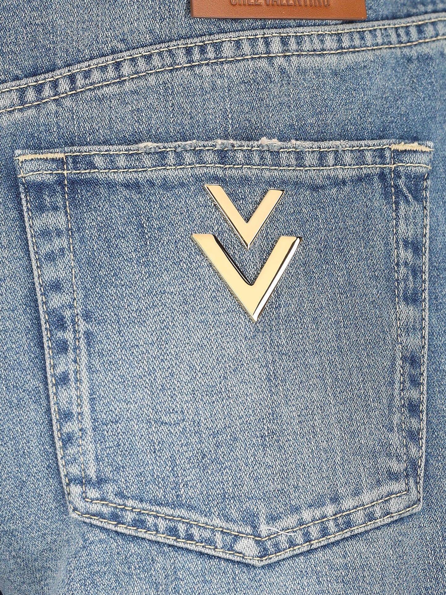 Pantaloni realizzati in denim. 9B3DD33UACH 558 VALENTINO GARAVANI