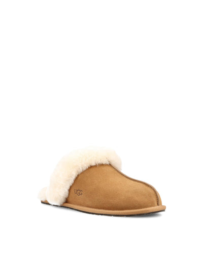 Ciabatte realizzate in pelle scamosciata. 1106872 CHE UGG