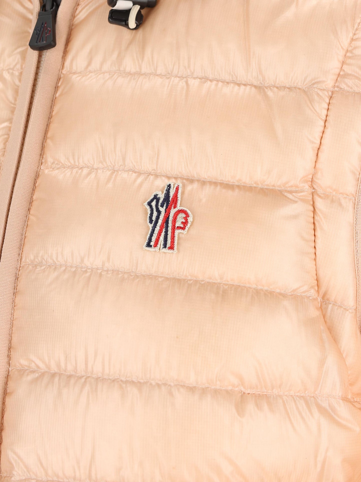 Piumino realizzato in poliammide. W1A00018 597X651K MONCLER GRENOBLE