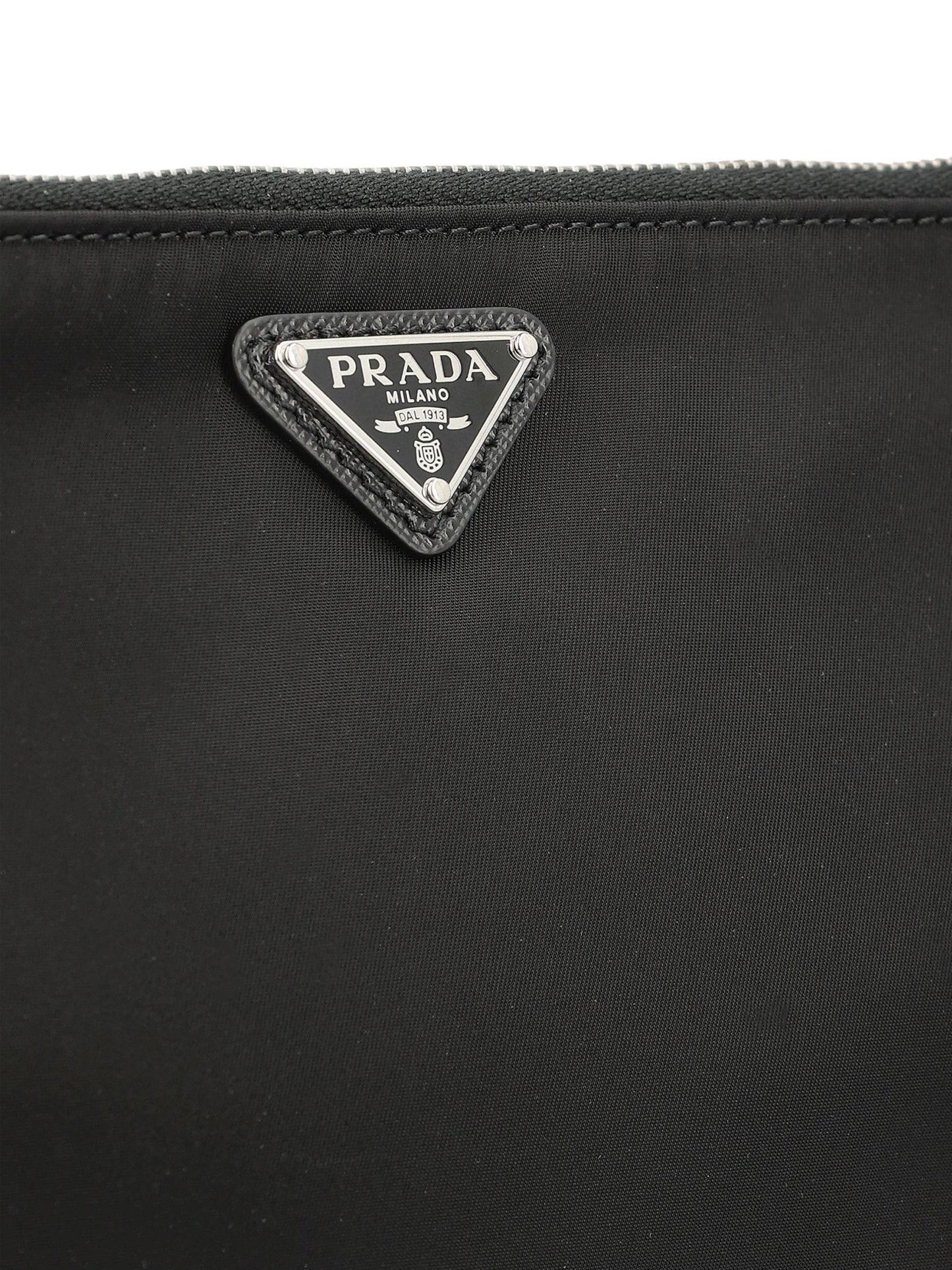 Pouch realizzata in poliammide riciclata. 2NH004 2DMHF0002 PRADA
