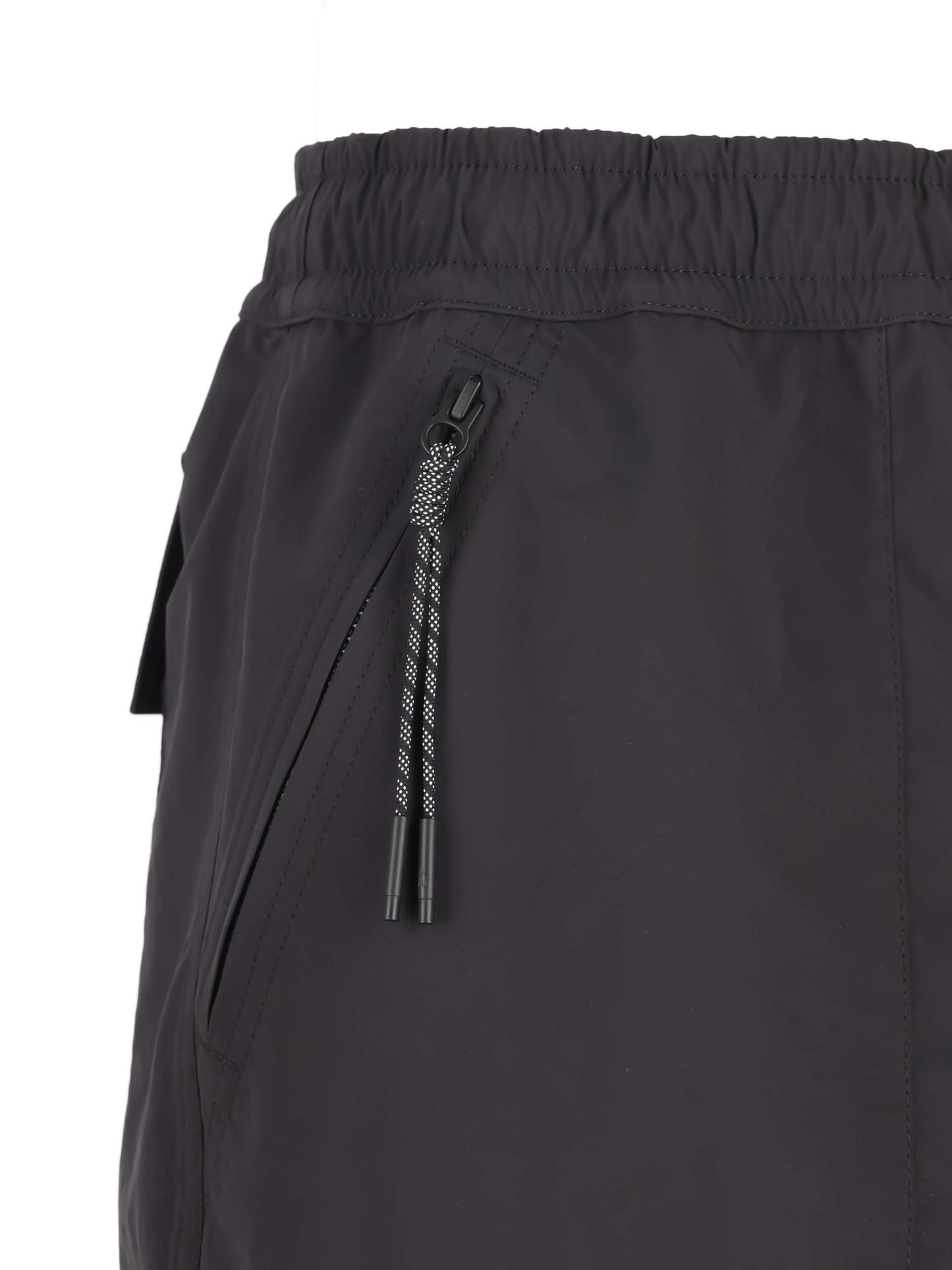 Shorts realizzati in poliestere. M2B00003 597SL999 MONCLER GRENOBLE