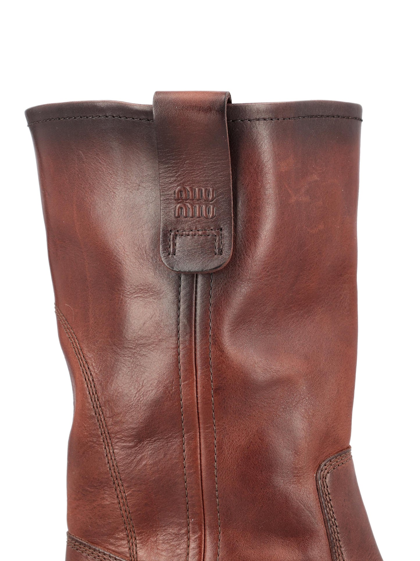 Stivali realizzati in pelle di vitello. 5U680E 5ODF0201 MIU MIU