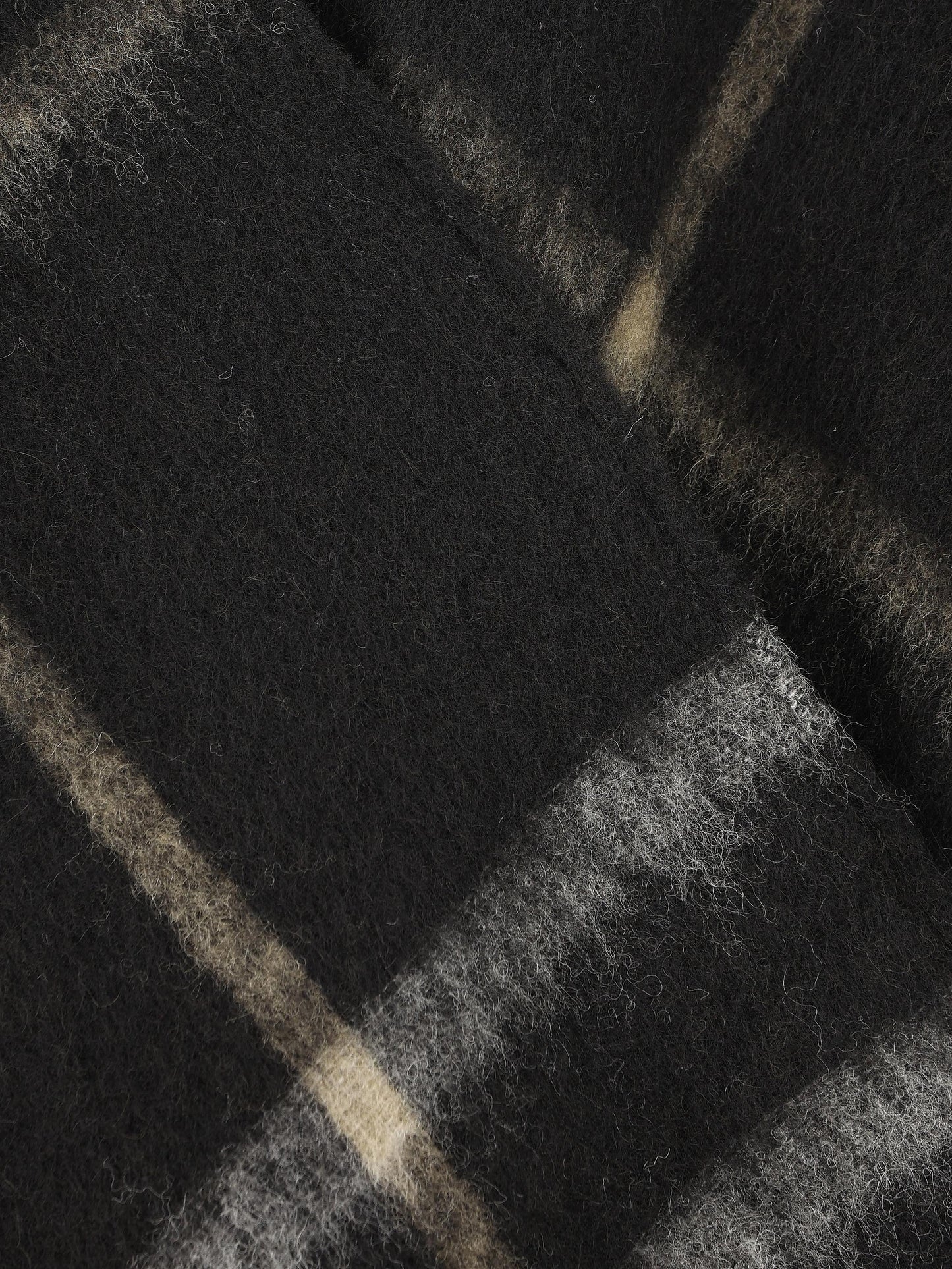 Mantella realizzata in alpaca e mohair. CFWWAC2015FRUT5146 1564 WOOLRICH