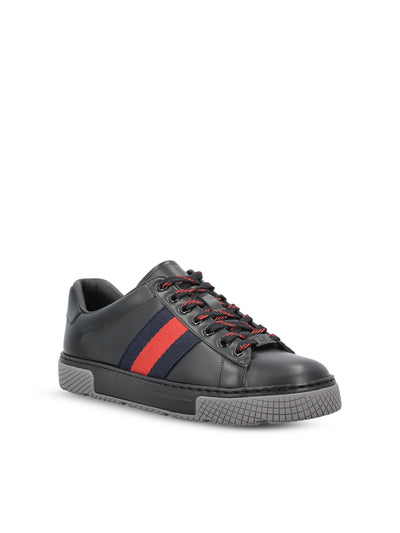 Sneakers realizzate in pelle liscia. 849836 AAFN31076 GUCCI