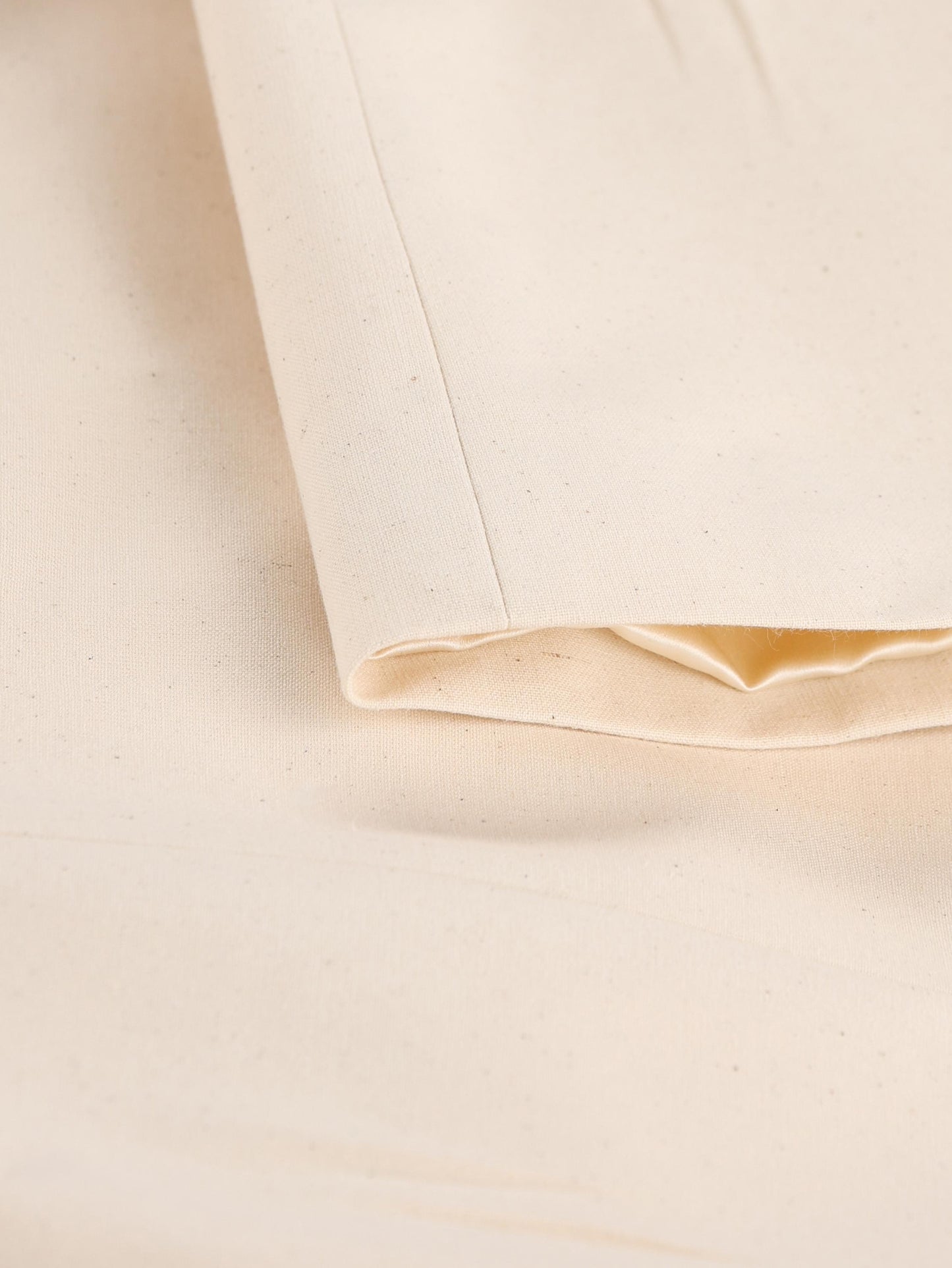 Abito realizzato in cotone. MF6345 19TAF0379 MIU MIU