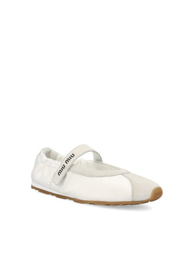 Ballerine realizzate in pelle di agnello. 5F370E D7CF0009 MIU MIU