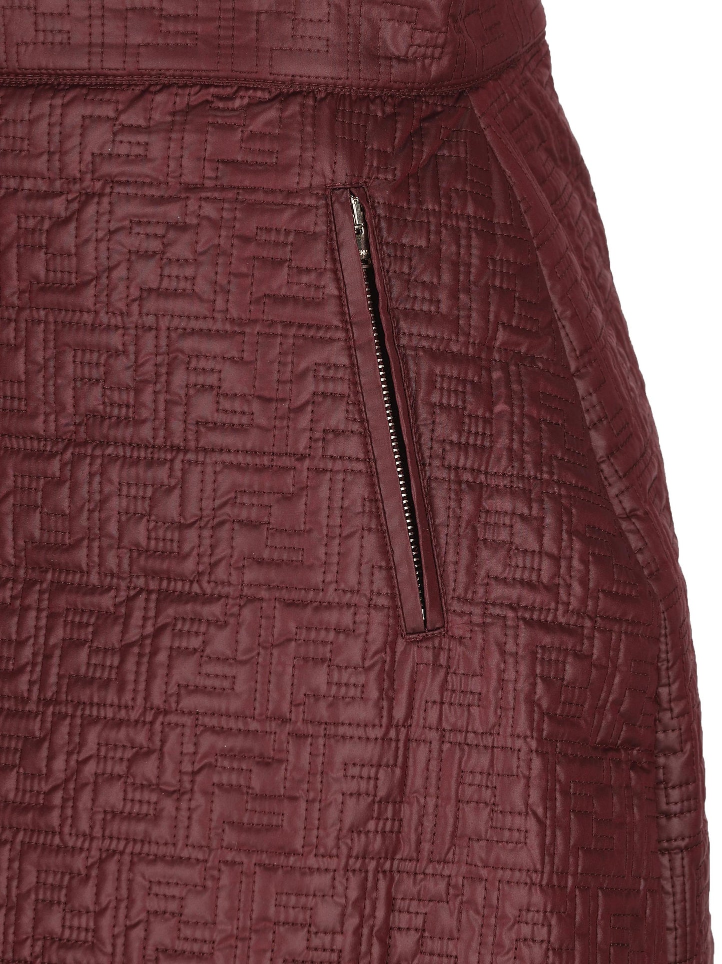 Gonna realizzata in nylon trapuntato. FAB407 AT9CF1UKF FENDI