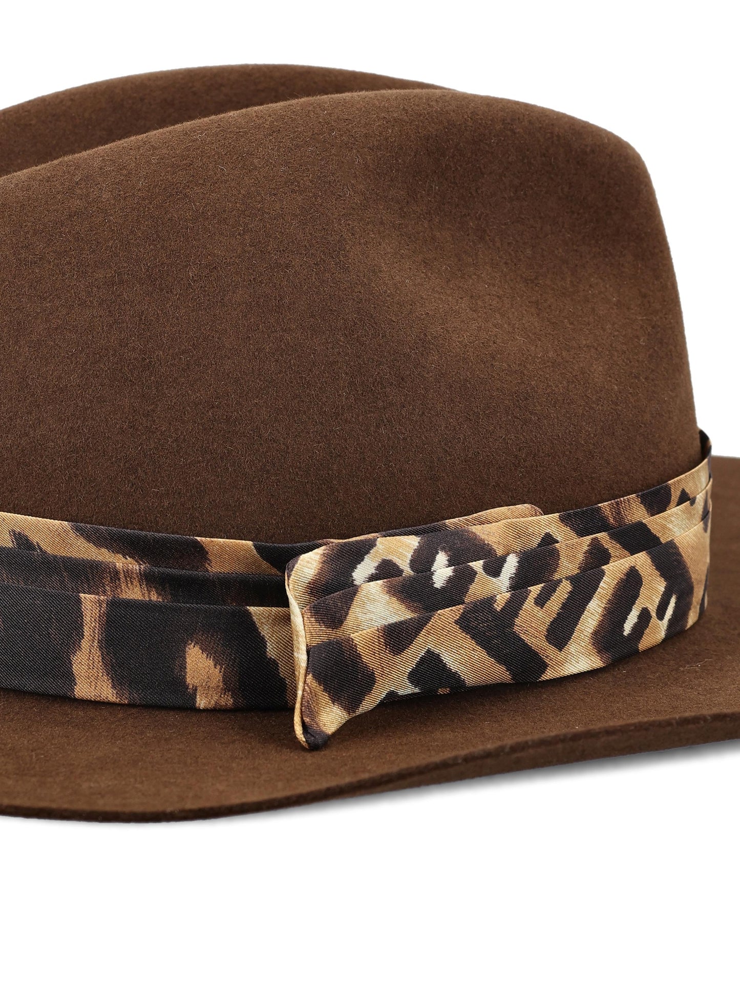 Cappello realizzato in pelliccia di coniglio. FXQ710 AVP7F0HCU FENDI