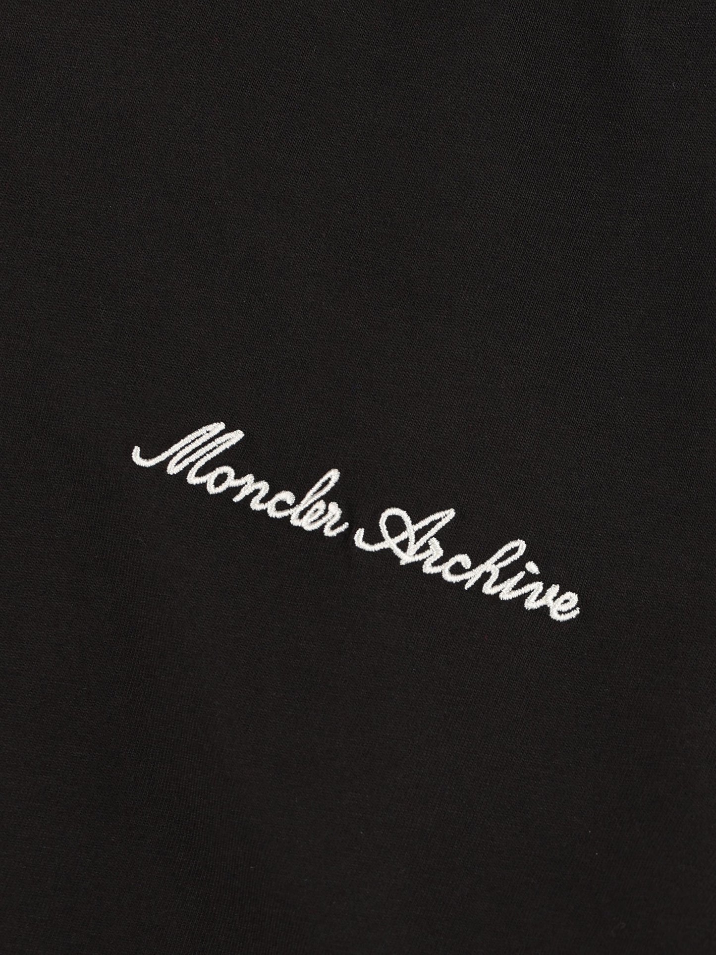 T-Shirt realizzata in cotone. M8C00015 89AYY999 MONCLER