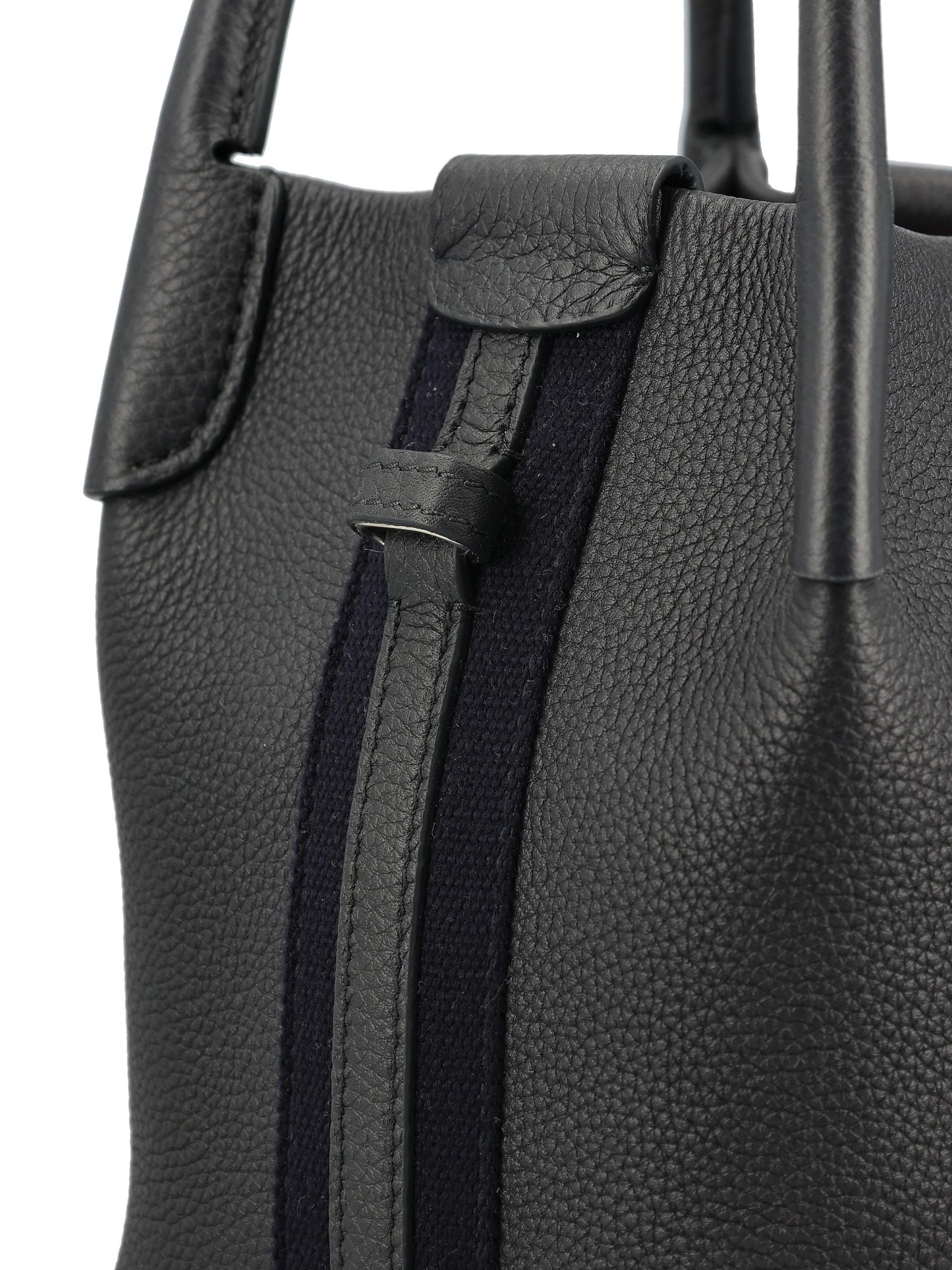 Borsa Bale realizzata in pelle. FAN4647 W1B3 LORO PIANA